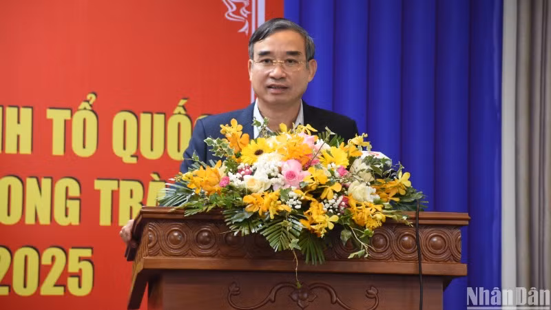 Phó Bí thư Thành uỷ, Chủ tịch Ủy ban nhân dân thành phố Đà Nẵng Lê Trung Chinh phát biểu tại hội nghị. (Ảnh: ANH ĐÀO)