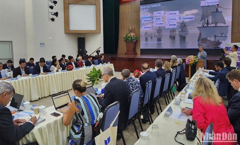 Các đại biểu dự phiên họp toàn thể sáng 24/10 tại Đại học Đà Nẵng. (Ảnh ANH ĐÀO)