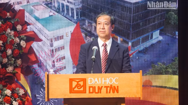 Bộ trưởng Giáo dục-Đào tạo Nguyễn Kim Sơn phát biểu tại Lễ kỷ niệm 30 năm thành lập Trường đại học Duy Tân. (Ảnh: ANH ĐÀO) Bộ trưởng Giáo dục-Đào tạo Nguyễn Kim Sơn phát biểu tại Lễ kỷ niệm 30 năm thành lập Trường đại học Duy Tân. (Ảnh: ANH ĐÀO)