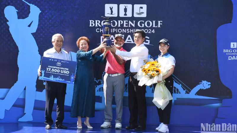 Golfer đến từ Ấn Độ Rahil Gangjee vô địch giải BRG Open Golf Championship Danang 2024. (Ảnh: ANH ĐÀO)