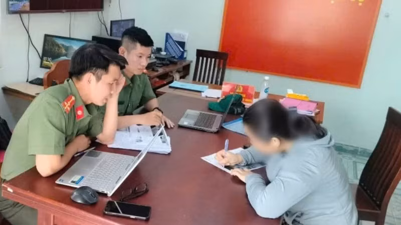 Cơ quan chức năng mời chủ tài khoản facebook “L.H” lên làm việc. (Ảnh: Công an cung cấp)