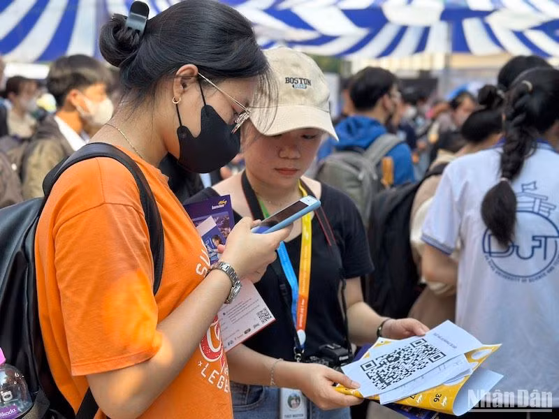 Hàng nghìn vị trí việc làm dành cho sinh viên tại Ngày hội việc làm Bách khoa - DUT JOB FAIR 2024. (Ảnh ANH ĐÀO)