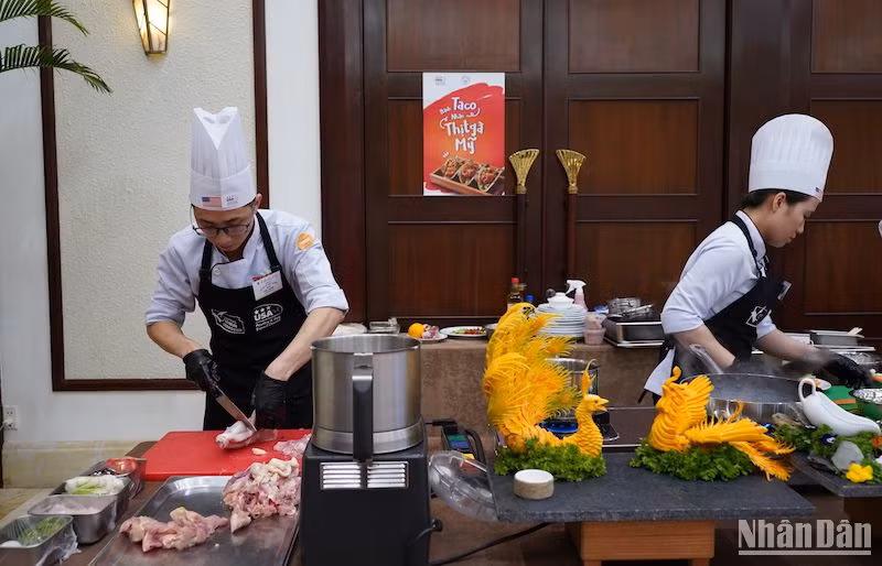 Cuộc thi Đầu bếp tài năng Đà Nẵng - Danang Chef Talent Competition 2023 kỳ vọng đưa Đà Nẵng trở thành điểm đến hấp dẫn du khách. Cuộc thi Đầu bếp tài năng Đà Nẵng - Danang Chef Talent Competition 2023 kỳ vọng đưa Đà Nẵng trở thành điểm đến hấp dẫn du khách.