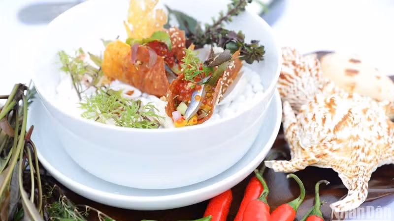 Các món ăn mang đến tham dự cuộc thi được chuẩn bị chu đáo và gửi gắm nhiều tâm huyết. (Ảnh: ANH ĐÀO)