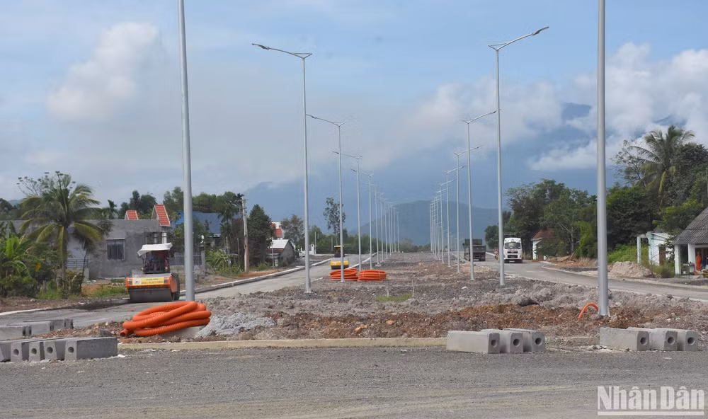 Theo Ban Quản lý dự án đầu tư xây dựng các công trình giao thông thành phố Đà Nẵng, thời gian qua, Tổng Công ty xây dựng Trường Sơn đã nỗ lực, tập trung nhân vật lực tăng ca, kíp để triển khai dự án. (Ảnh: ANH ĐÀO)