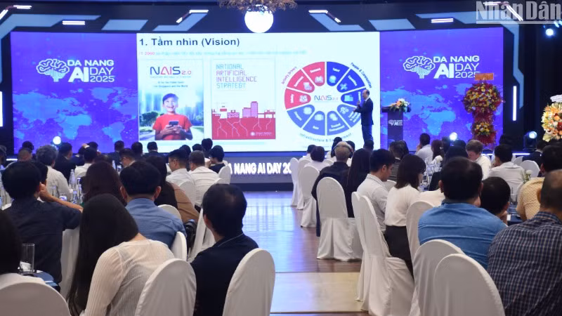 Nhiều chuyên gia hàng đầu trong lĩnh vực AI trực tiếp chia sẻ và hiến kế cho thành phố Đà Nẵng tại hội thảo. (Ảnh: ANH ĐÀO)