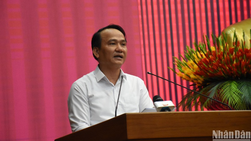 Phó Bí thư Thường trực Thành ủy Đà Nẵng Nguyễn Đình Vĩnh thông tin những kết quả nổi bật trong công tác xây dựng, chỉnh đốn Đảng, phát triển kinh tế-xã hội, bảo đảm quốc phòng, an ninh và đề ra những giải pháp trọng tâm cho quý 2/2025. (Ảnh: ANH ĐÀO) Phó Bí thư Thường trực Thành ủy Đà Nẵng Nguyễn Đình Vĩnh thông tin những kết quả nổi bật trong công tác xây dựng, chỉnh đốn Đảng, phát triển kinh tế-xã hội, bảo đảm quốc phòng, an ninh và đề ra những giải pháp trọng tâm cho quý 2/2025. (Ảnh: ANH ĐÀO)