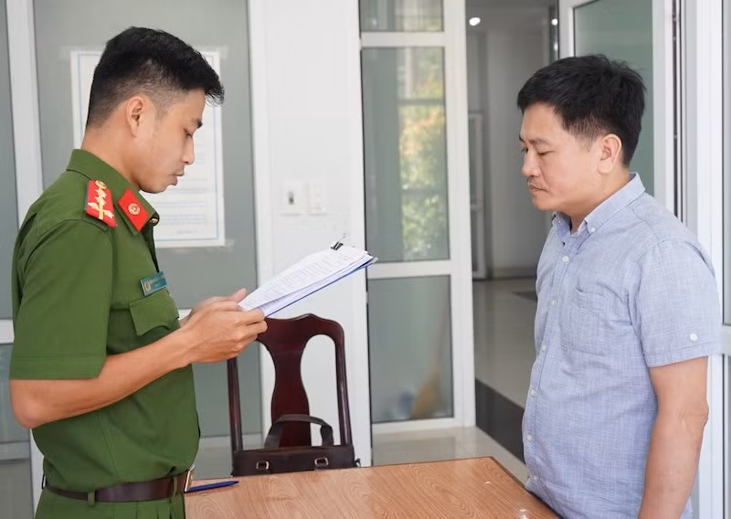 Đối tượng Lương Thiện Anh Tuấn bị bắt về hành vi lừa đảo chiếm đoạt tài sản. (Ảnh: Công an cung cấp)