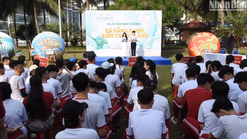 Đà Nẵng khai mạc chương trình Ngày hội môi trường biển với chủ đề “Đà Nẵng xanh-Biển trong lành”. (Ảnh: ANH ĐÀO)