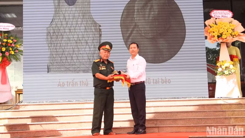 Bảo tàng Đà Nẵng tiếp nhận các hiện vật được hiến tặng năm 2022. (Ảnh: ANH ĐÀO)