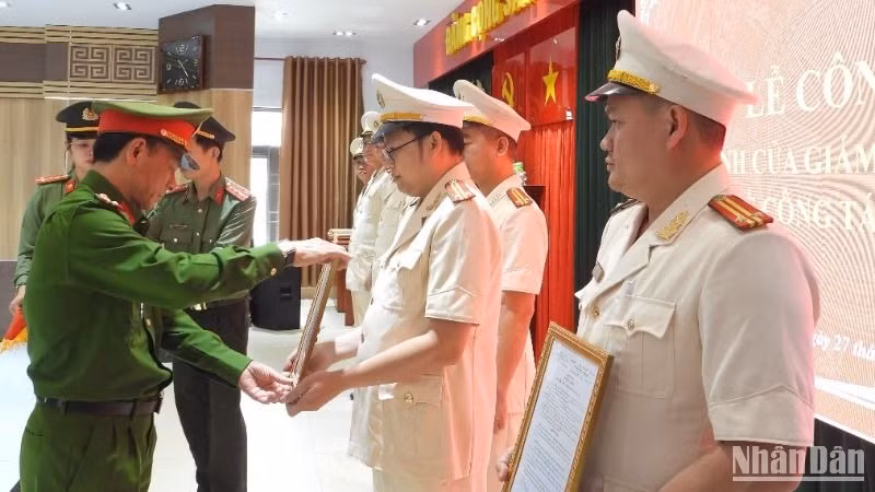 Trong hai ngày 27, 28/2 Công an thành phố Đà Nẵng hoàn tất công tác bố trí, sắp xếp cán bộ sau khi giải thể 7 công an quận, huyện. (Ảnh: ANH ĐÀO)