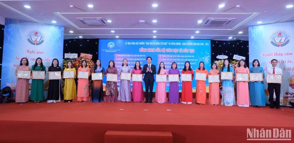 Đà Nẵng vinh danh 25 Nhà giáo tiêu biểu toàn thành phố. (Ảnh: ANH ĐÀO)