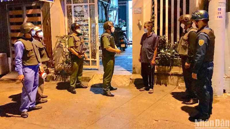 Lực lượng tuần tra 8394 Công an thành phố Đà Nẵng. (Ảnh: ANH ĐÀO)