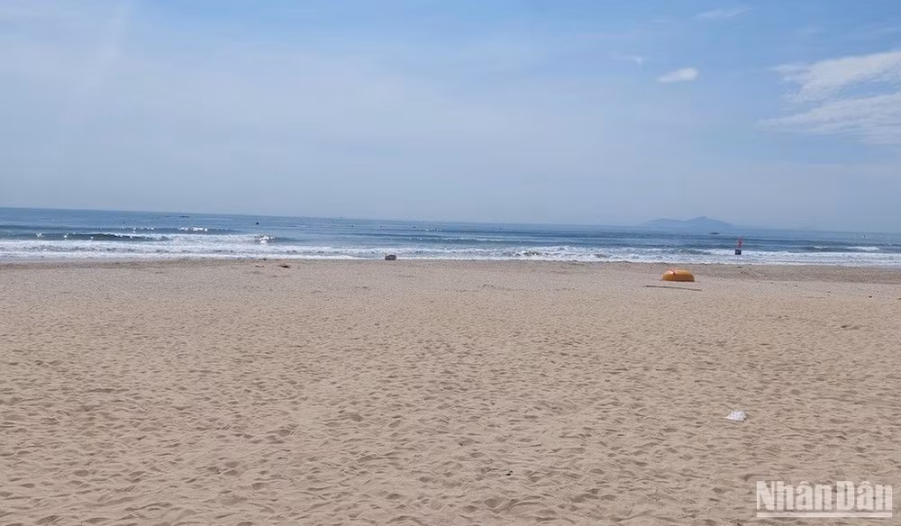 Các lực lượng chức năng đang nỗ lực tìm kiếm nạn nhân mất tích. (Ảnh: ANH ĐÀO)