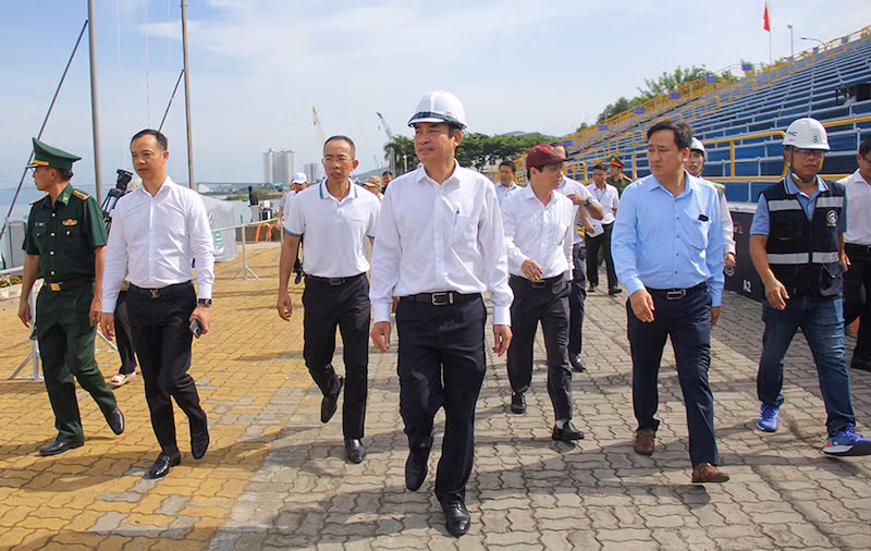 Chủ tịch Ủy ban nhân dân thành phố Đà Nẵng Lê Trung Chinh yêu cầu các đơn vị liên quan phối hợp chặt chẽ, chu đáo, bảo đảm an toàn tuyệt đối cho Lễ hội pháo hoa quốc tế Đà Nẵng năm 2024. (Ảnh: AD)