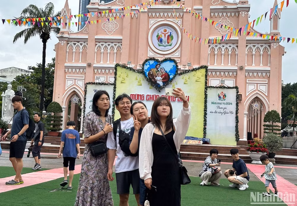 Ghi lại những khoảnh khắc đẹp đầu năm mới tại Đà Nẵng. (Ảnh: ANH ĐÀO)