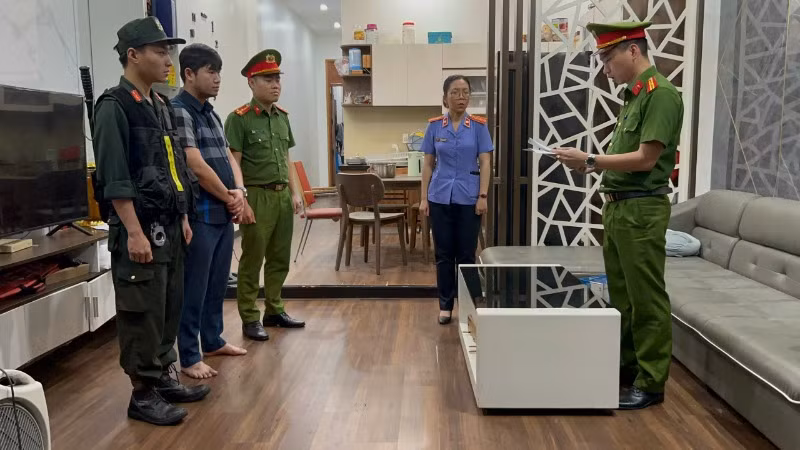 Cơ quan Công an công bố quyết định khởi tố bị can đối với Nguyễn Đỗ Đạt. (Ảnh: Công an cung cấp) Cơ quan Công an công bố quyết định khởi tố bị can đối với Nguyễn Đỗ Đạt. (Ảnh: Công an cung cấp)