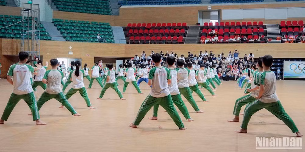 Học sinh Đà Nẵng luyện tập tại chương trình tổng duyệt. (Ảnh ANH ĐÀO)