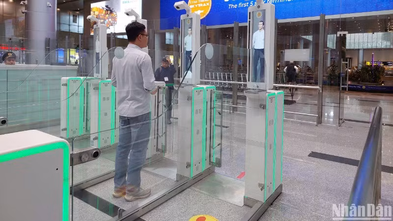 Sân bay quốc tế Đà Nẵng trở thành sân bay đầu tiên tại Việt Nam hoàn thiện quy trình tự động hóa 100% từ khâu làm thủ tục hàng không đến gửi hành lý, thủ tục xuất nhập cảnh và cửa khởi hành lên tàu bay. (Ảnh: ANH ĐÀO)