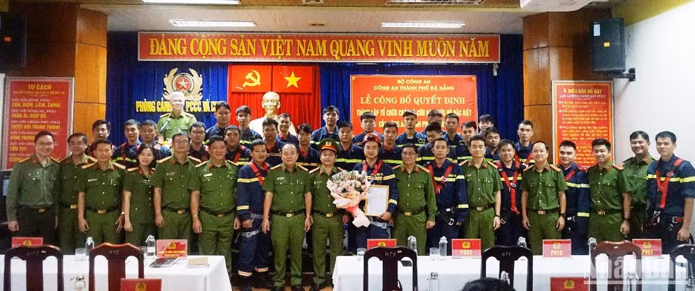 Tổ chữa cháy và cứu nạn, cứu hộ đặc biệt ra mắt sáng ngày 21/12.