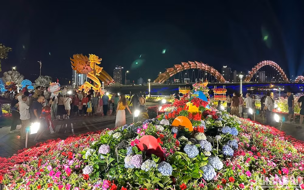 Thời tiết tại Đà Nẵng trong thời khắc chào đón năm mới se lạnh, không mưa. (Ảnh: ANH ĐÀO)