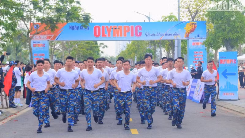 Các đơn vị lực lượng vũ trang tham gia tranh tài tại Ngày chạy Olympic vì sức khỏe toàn dân năm 2025. (Ảnh: ANH ĐÀO)