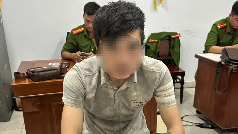 Đối tượng Nguyễn Thật tại cơ quan công an. (Ảnh: Công an cung cấp)