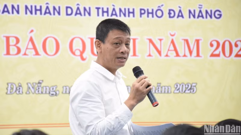 Ông Nguyễn Hà Nam, Giám đốc Sở Xây dựng Đà Nẵng trả lời về việc Đà Nẵng có tiếp tục thực hiện dự án lấn biển làm khu thương mại tự do hay không khi sau sáp nhập tỉnh giữa Đà Nẵng, Quảng Nam, dư địa về không gian phát triển mới đã rộng hơn. (Ảnh: ANH ĐÀO)