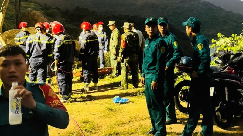 Hiện trường nơi phát hiện thi thể một du khách người nước ngoài nghi bị tai nạn giao thông. (Ảnh: Công an cung cấp)