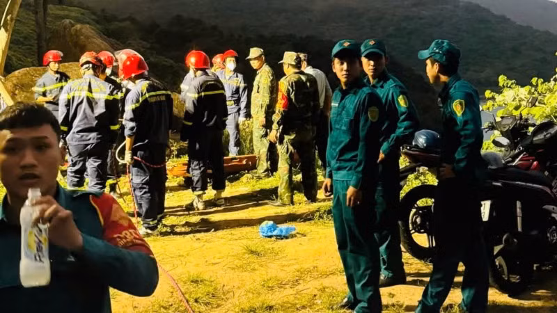 Hiện trường nơi phát hiện thi thể một du khách người nước ngoài nghi bị tai nạn giao thông. (Ảnh: Công an cung cấp)