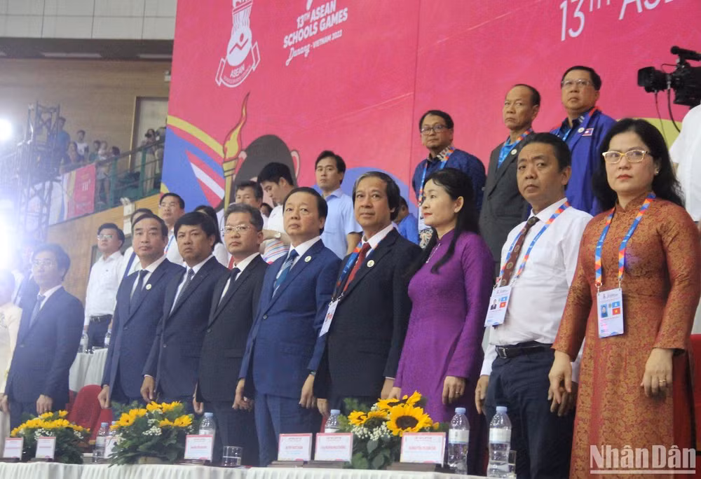 Các đại biểu tham dự khai mạc Đại hội Thể thao học sinh Đông Nam Á lần thứ 13 tại Việt Nam.