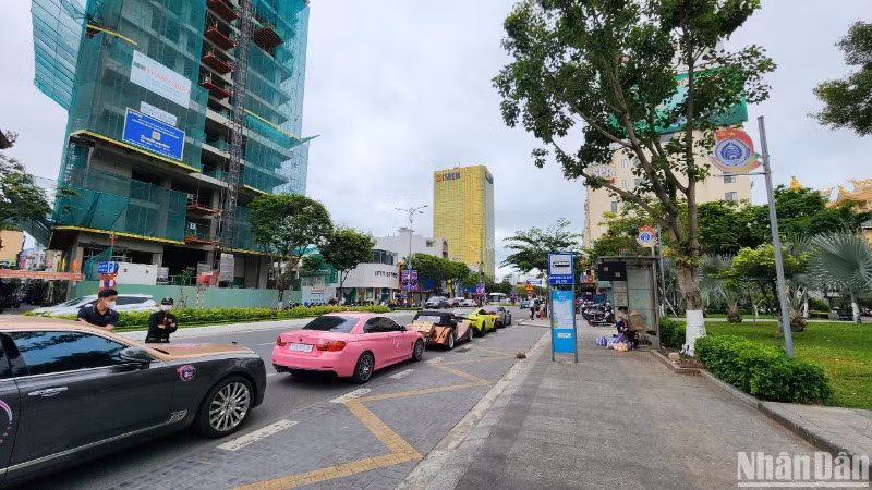 Dàn siêu xe này vượt đèn đỏ tại tuyến đường trung tâm thành phố Đà Nẵng gây bức xúc dư luận. (Ảnh: ANH ĐÀO)