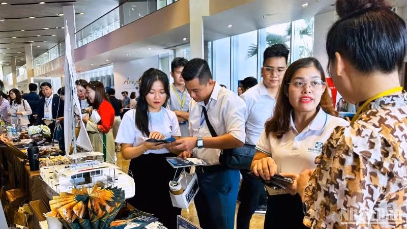 Ngày hội Du lịch Đà Nẵng năm 2024 với hơn với 80 gian hàng triển lãm, giới thiệu sản phẩm du lịch tiềm năng. (Ảnh: ANH ĐÀO)