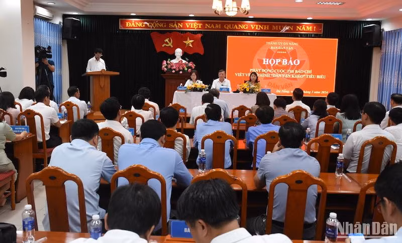 Đà Nẵng họp báo phát động cuộc thi báo chí viết về mô hình "Dân vận khéo". (Ảnh ANH ĐÀO)