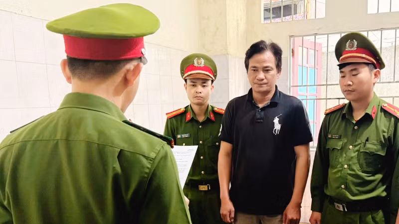 Cơ quan điều tra đã tống đạt quyết định khởi tố vụ án, khởi tố bị can và thực hiện lệnh bắt tạm giam đối với Nguyễn Mai Hà. (Ảnh: Công an cung cấp)
