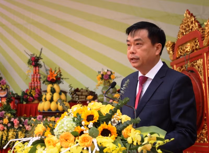 Phó Chủ tịch thành phố Sầm Sơn khai mạc lễ hội.