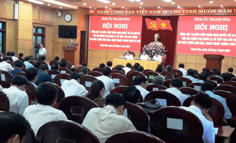 Đại biểu phát biểu, trao đổi tại hội nghị.