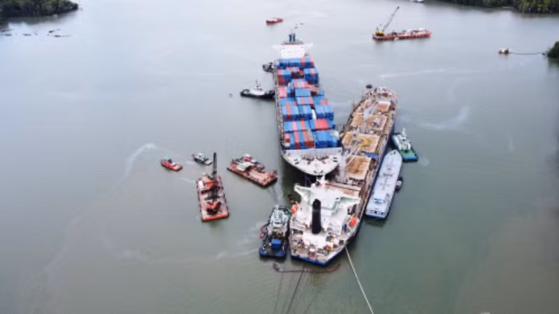 Hiện trường hai tàu chở hàng đâm va tại khu vực mũi An Thạnh, sông Lòng Tàu. 