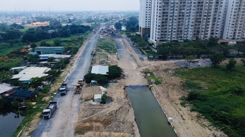 Công trường thi công tuyến song hành Quốc lộ 50.