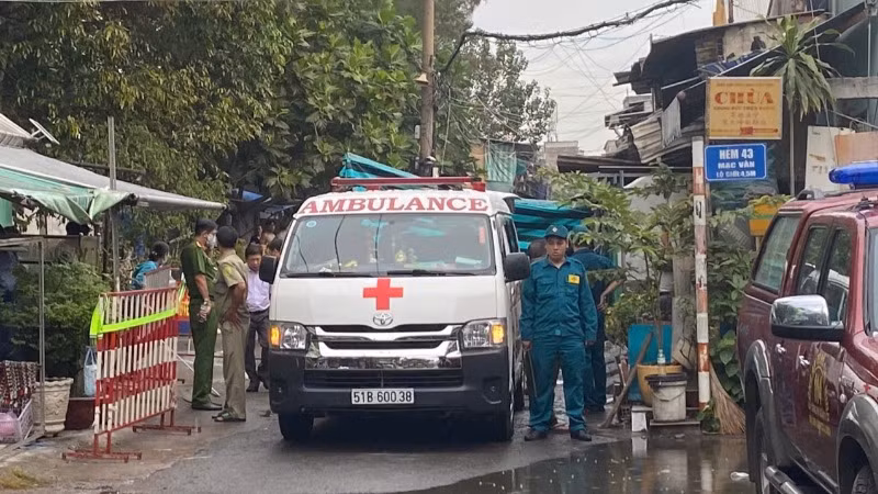 Lực lượng chức năng phong tỏa hiện trường vụ hỏa hoạn.