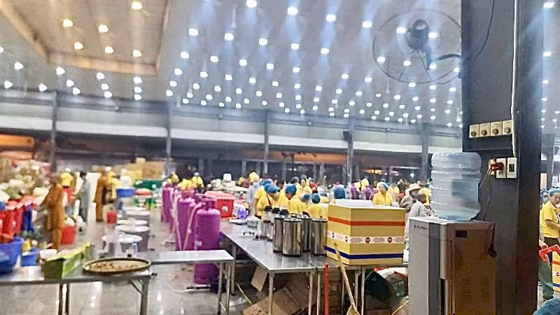 Kiểm tra an toàn cháy nổ tại nơi chế biến thực phẩm sử dụng nhiều nguồn lửa, nguồn nhiệt.