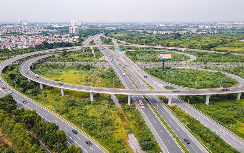 Năm 2023, cả nước hoàn thành thêm 475 km đường cao tốc, đưa tổng số chiều dài đường cao tốc được khai thác lên 1.892 km.