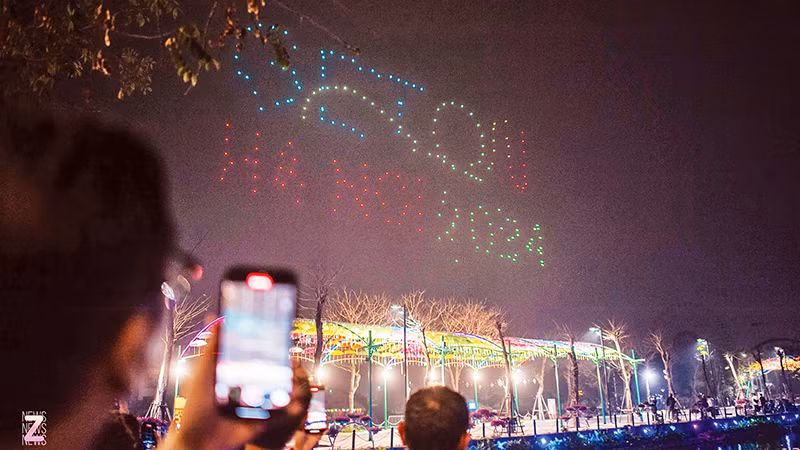 Màn trình diễn ánh sáng trong chương trình “Du lịch Hà Nội chào 2024-Get on Hanoi 2024”. 