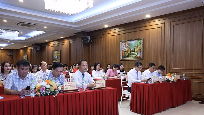 Các đại biểu tham dự hội nghị.