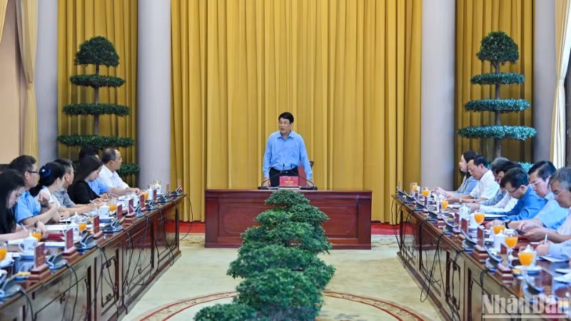 Chủ tịch nước Lương Cường làm việc với Văn phòng Chủ tịch nước.
