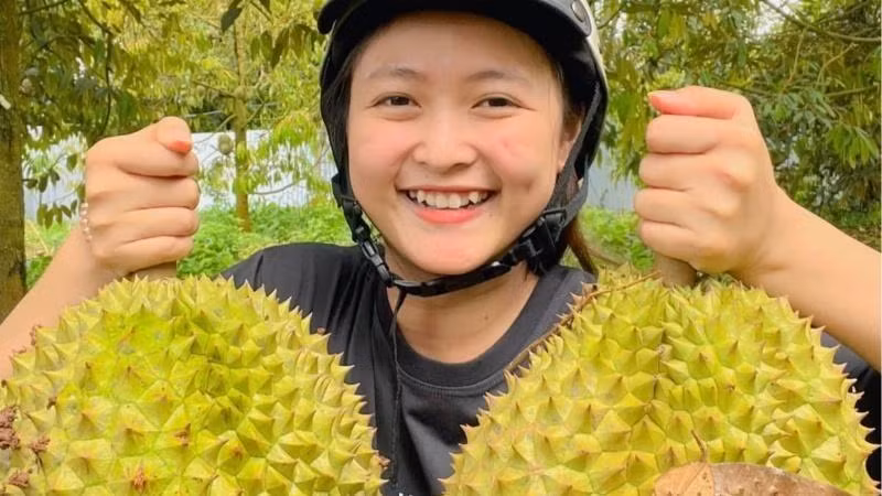 Lê Thị Trang trong một buổi làm vườn.