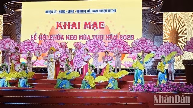 Chương trình khai mạc Lễ hội chùa Keo được tổ chức trang trọng, đầy sắc màu.