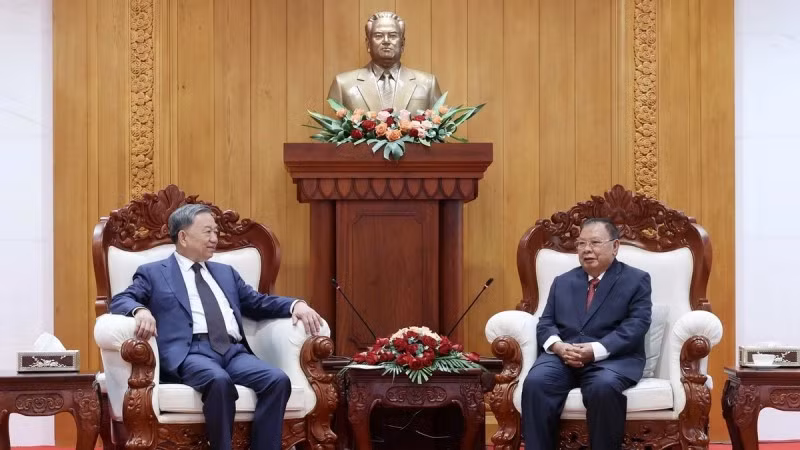 Chủ tịch nước Tô Lâm gặp nguyên Tổng Bí thư, Chủ tịch nước Lào Bounnhang Vorachith. (Ảnh: Nhan Sáng/TTXVN)