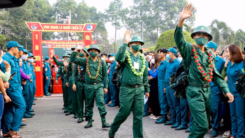 Các tân binh lên đường làm nhiệm vụ.