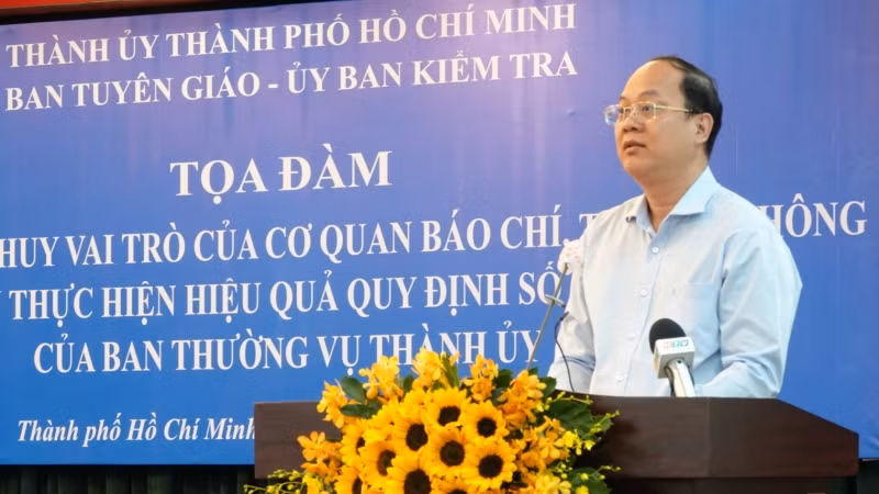 Đồng chí Nguyễn Hồ Hải, Phó Bí thư Thành ủy Thành phố Hồ Chí Minh phát biểu tại buổi Tọa đàm. Đồng chí Nguyễn Hồ Hải, Phó Bí thư Thành ủy Thành phố Hồ Chí Minh phát biểu tại buổi Tọa đàm.
